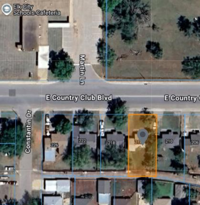 214 E Country Club Blvd in Elk City, OK